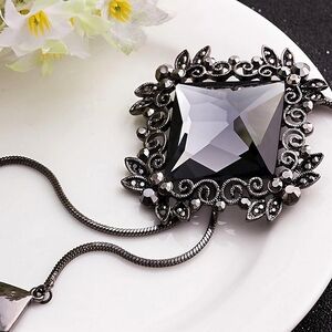 Merdia | Long Chain Bolo Necklace